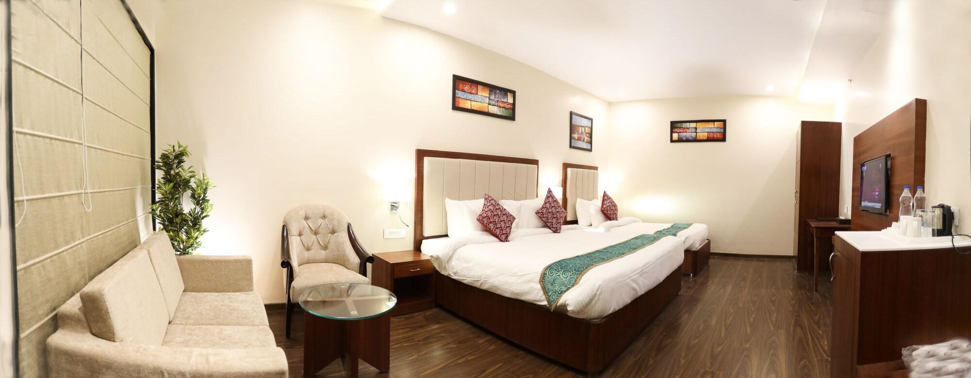 Hotel Tridev Varanasi Exterior foto