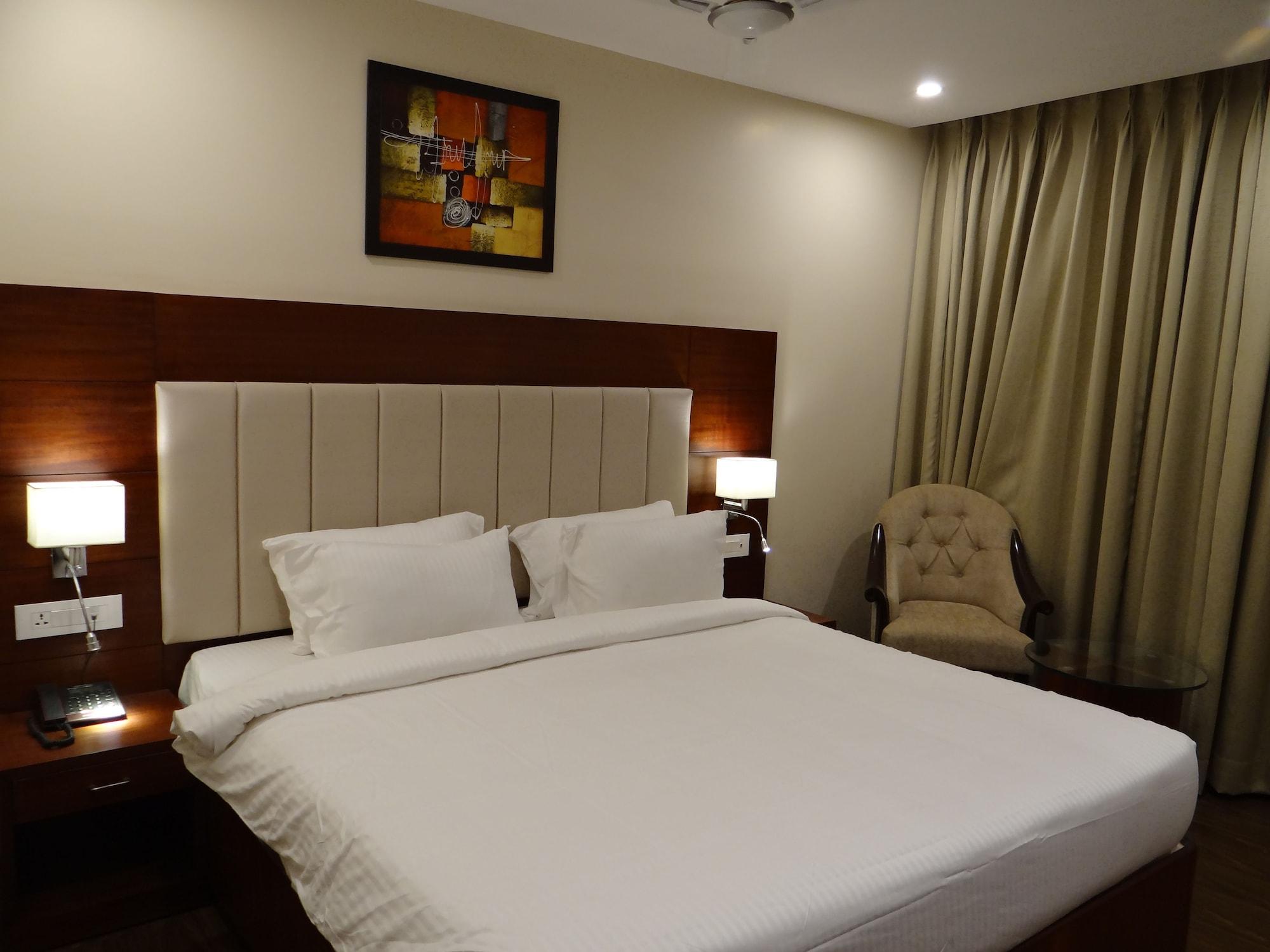 Hotel Tridev Varanasi Exterior foto